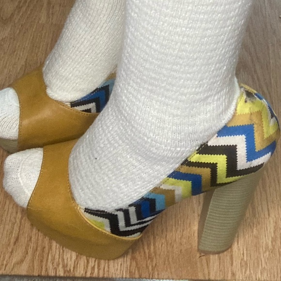 Multicolored Peep Toe Heel - Picture 7 of 9